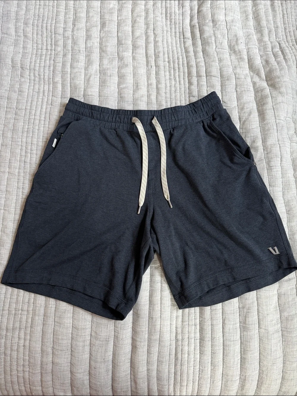 Vuori navy/black heather men’s small Athletic Drawstring Shorts